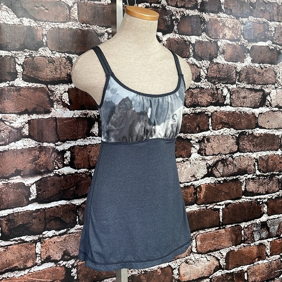 Lululemon Tank Top Women's 6 Grey Built-in Bra Sleeveless Athletic Top - Picture 8 of 15